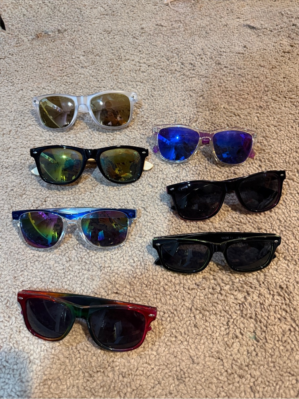 Lot of 7 pair of women’s multi color sunglasses